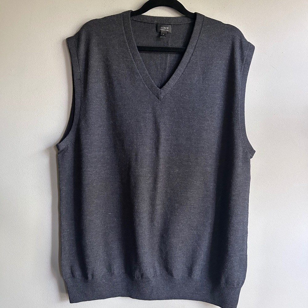 J.Crew Mens XL Charcoal Gray 100% Merino Wool V-Neck‎ Sweater Vest RN77388
